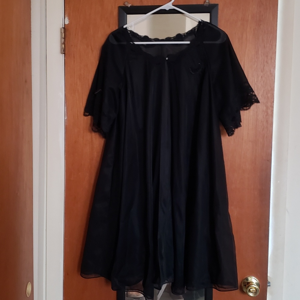 Vanity Fair nightgown and robe set